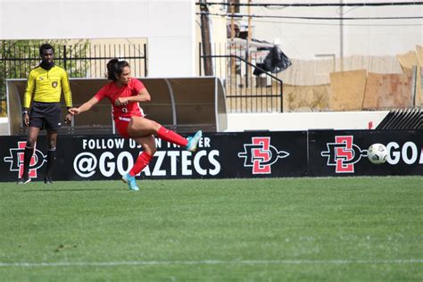 Maduenos Four First Half Saves Lift Aztecs Over Boise State The