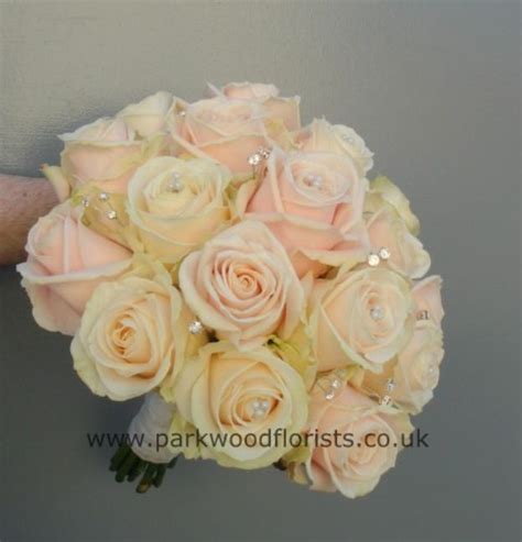 Sweet Avalanche Bouquet Wbri005 Buy Online Or Call 01202 717 700