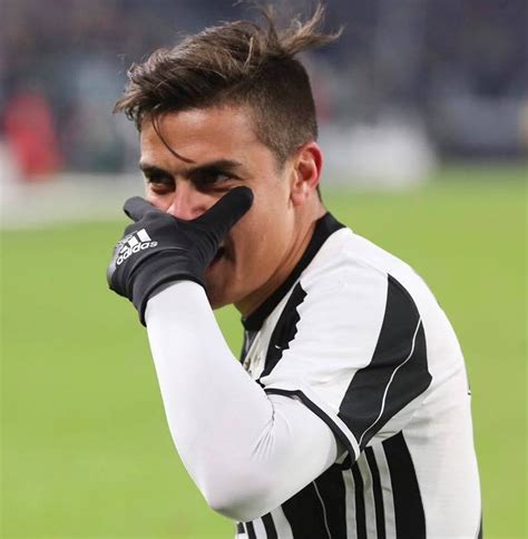 Paulo dybala merupakan pesepakbola berkebangsaan argentina yang bermain di klub juventus. Profil, Biodata dan Perjalanan Karir Paulo Dybala