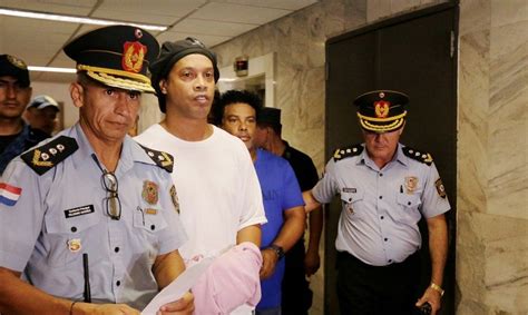 Ronaldinho Gaúcho e irmão vão ficar em prisão domiciliar no Paraguai Jornal Fatos e Notícias