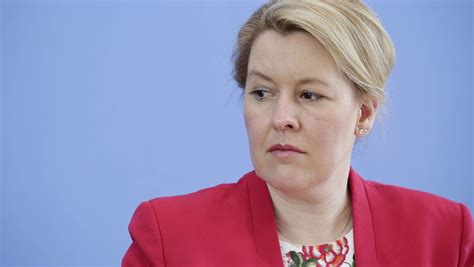 Ihre doktorarbeit wird für ministerin franziska giffey fast zum dauerthema: Franziska Giffey steht wahrscheinlich kurz vor Verlust ...