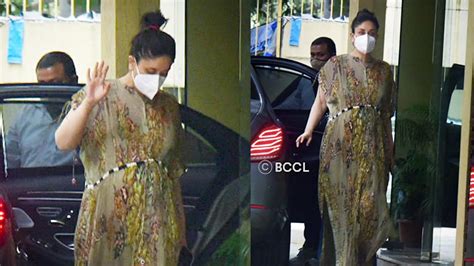 Mom To Be Kareena Kapoor Khan Shells Out Maternity Fashion Goals In A Chic Slit Dress Hindi