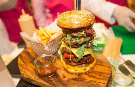 Feast Your Eyes On The Most Expensive Burger In The World Trill Magazine