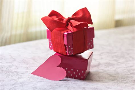 Romantic Homemade Gifts for a Boyfriend on His Birthday | eHow