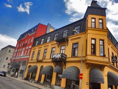 Hos oss kan du gå på konserter och på olika typer av kulturevenemang, besöka biblioteket och äta en god lunch. Skåne - Scania - Kristianstad - City center, skyline