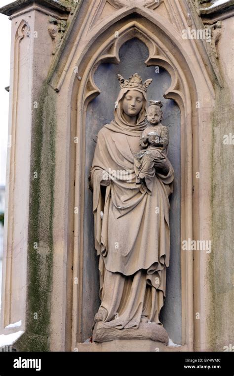 Middle Age Mary And Jesus Christ Sculpture Religious Memorialcolumn In