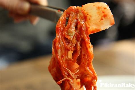 Seperti bawang merah, bawang putih, telur dan nasi putih. Resep Nasi Goreng Kimchi ala Korea, Mudah dan Lezat ...