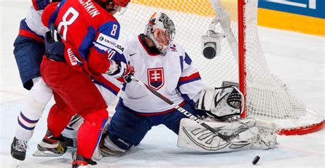 V prvním utkání na ms v hokeji česká reprezentace předvedla dobrý výkon, ale snažení týmu srážely individuální chyby, které rusové dokázali trestat. MS v hokeji na veľkoplošnej obrazovke- Námestie SNP a Slobody
