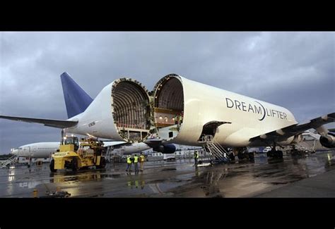 Largest Cargo Loader In The World The Boeing 747 Dreamlift Flickr