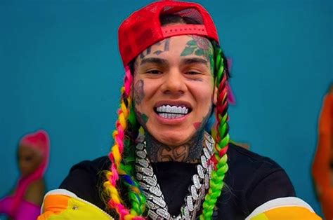 El Rapero Tekashi 6ix9ine Es Hospitalizado Tras Recibir Una Paliza En