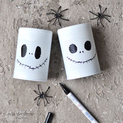 Einfaches Halloween DIY - Dosengespenster zum Aufhängen