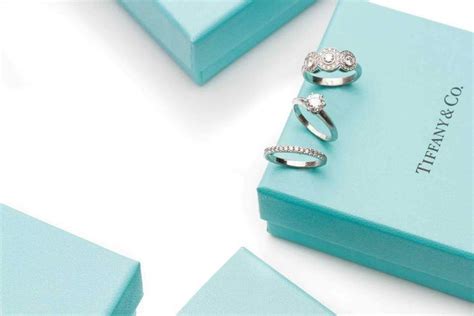 The Story Behind The Coveted Tiffany Blue Box Tiffany Blue Box Tiffany Blue Tiffany And Co