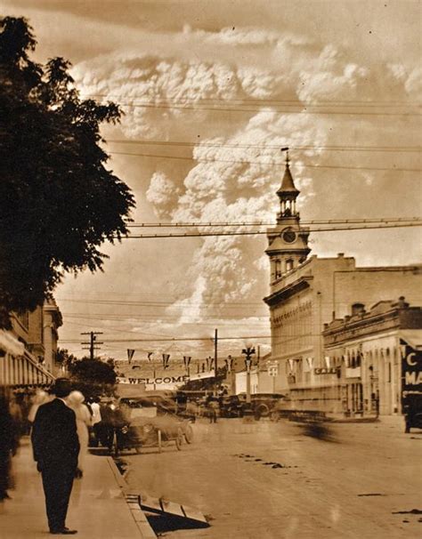 The 1915 Eruption Of Mt Lassen As Seen From Red Bluff California 550×700