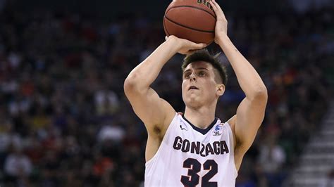 Gonzagas Zach Collins Quickly Shapes Up As Nba Prospect