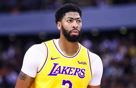 He has a twin sister, antoinette, and an older sister, iesha, who played basketball at daley. Anthony Davis Suffered a Grade 1 Thumb Sprain in Preseason ...