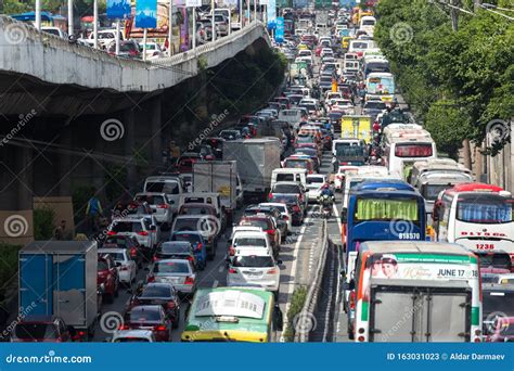 Manila Philippines June 30 2017 Heavy Traffic Many Cars On Road