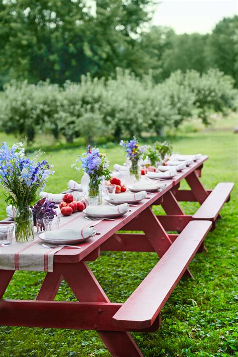 This will create a nice link between the table. 37 Table Decoration Ideas For A Summer Garden Party ...