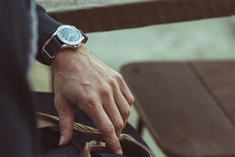 How To Wear A Mens Watch Crown And Caliber