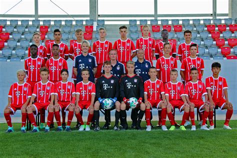 News, videos, picture galleries, team information and much more from the german football record champions fc bayern münchen. FC Bayern München 2018 - BWK-ArenaCup
