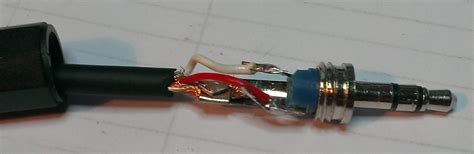 A trs jack connector is perfect. Wiring a 3.5mm TRS audio plug - Teachers Guide - KITSTOP