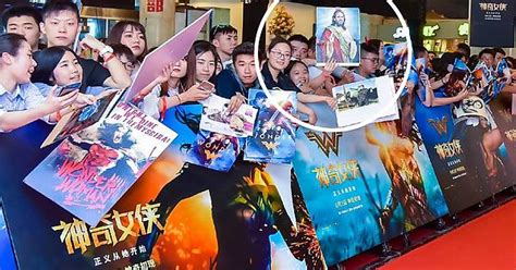 Ww Girl With Zack Snyder As Jesus Poster At Chinese Premiere Imgur