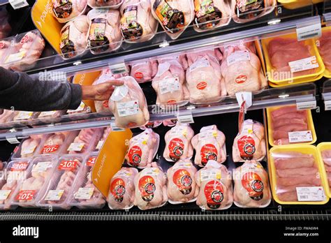 Supermarket And Chicken Hi Res Stock Photography And Images Alamy