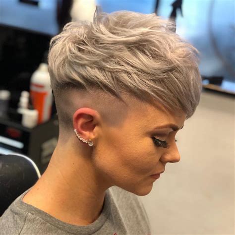 Run your fingers through your hair to create a messy mohawk. Messy Pixie Haircuts to Refresh Your Face, Women Short ...