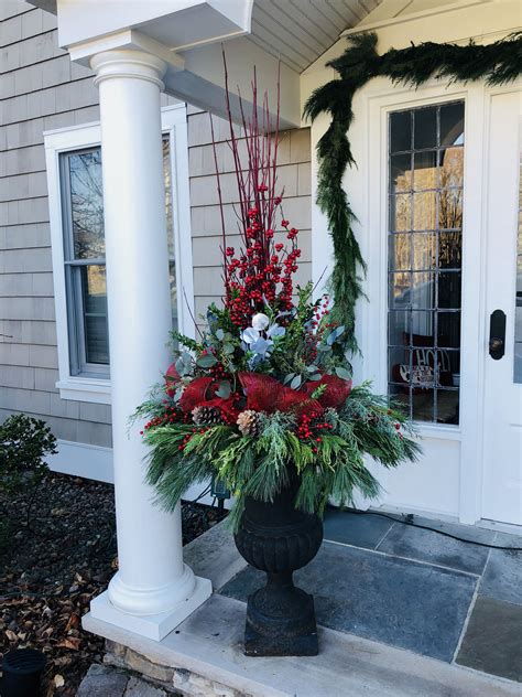20 Decorating Front Porch Urns For Christmas