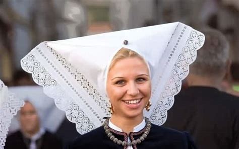 We are covering famous people from the movie industry with croatian heritage. A famous Croatian lace from the island of Pag: Paška čipka, a part of exsquisite local national ...