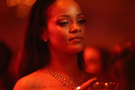 Rihanna New Song Work Ft Drake Song Lyrics And Song Review Tasneem
