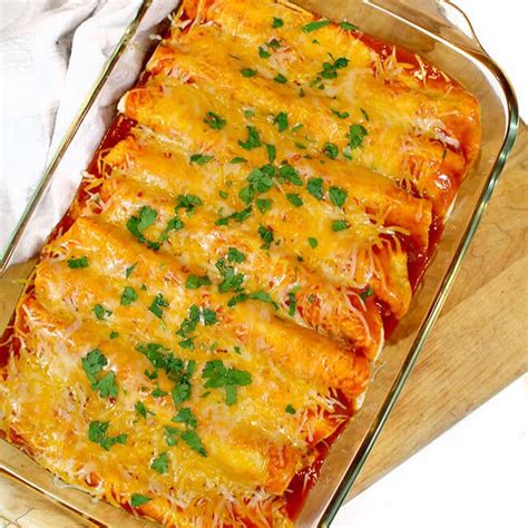 This can also be called sour cream chicken enchilada casserole! Easy Chicken Sour Cream Enchiladas Your Family will Love ...