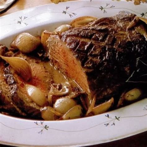 Roast beef s lukom u umaku od crnog vina Žena hr