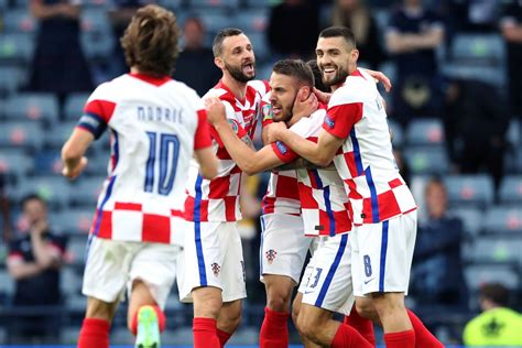 Ogni pallone toccato dagli scozzesi è una festa sugli spalti, anche se meno, per la verità, in campo. PRIMARADIO - Croazia 3-1 alla Scozia e ottavi, girone all ...
