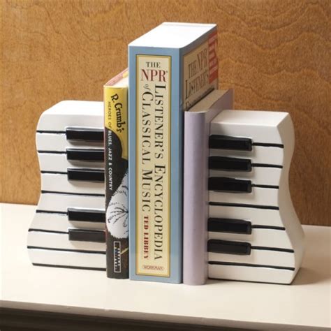 I love tracy king's letters…and the decorations on the piano! Music-Themed Home Decor