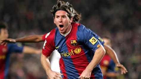 Otd Lionel Messi Scores His First Hattrick Sportzpoint