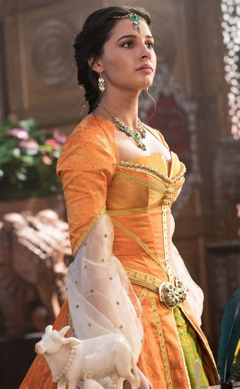 Aladdin Star Naomi Scott Breaks Down Princess Jasmines New Outfits Disney Jasmine