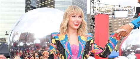 Taylor Swift Sends A Fan Working As A Nurse In New York A Big T