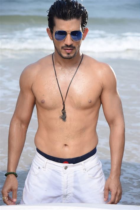 These Pictures Of A Shirtless Arjun Bijlani Flaunting His Abs Are Too Hot To Handle