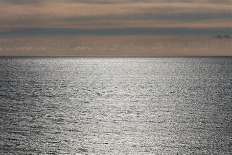View Of Vast Ocean Horizon And Sky At Dawn Del Colaborador De