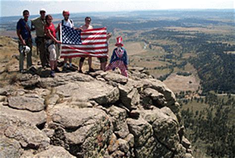 Bagaimana tidak, ketegasan sarah seringkali terasa seperti bullying, atau setidaknya sangat mengintimidasi. Rock Climbing Devil's Tower, July 4