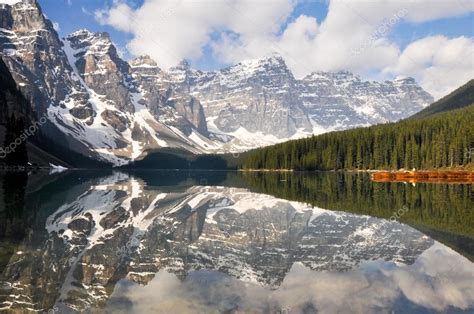 Moraine Lake Rocky Mountains Canada — Stock Photo © Naticastillog