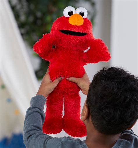 For Sale Online E4467 Hasbro Sesame Street Love To Hug Elmo Satisfaction Guarantee Fast Delivery