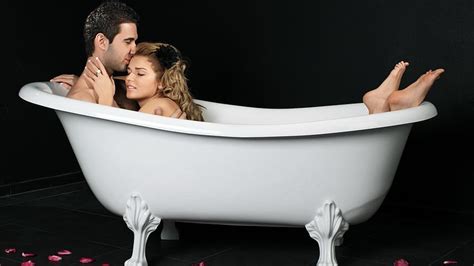 Bathroom Pair Water Treatment Romance Tenderness Passion Feelings Love Date Meeting Lovers Men