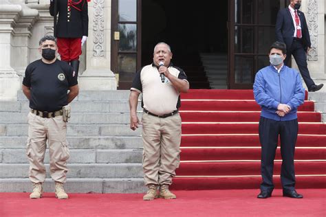 Presidente Pedro Castillo se reunió con licenciados de las FF AA en