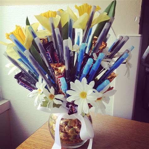 A hug in every bite cookie card with face mask. Pen bouquet for nursing staff (With images) | Nurse ...