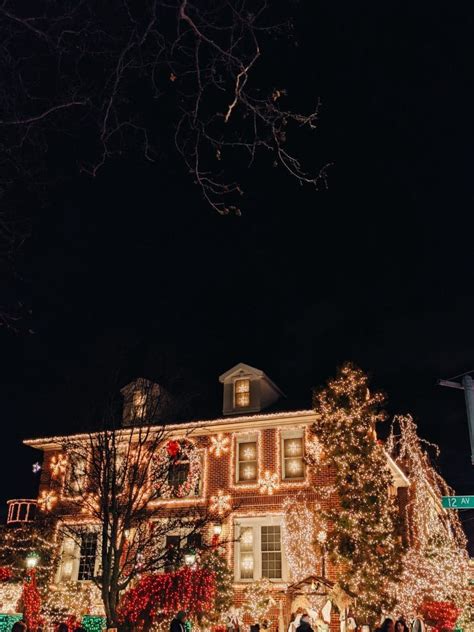 6 Extravagant Residential Christmas Light Displays In Metro Vancouver