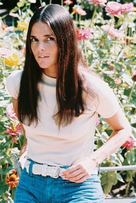 Beautiful Portrait Photos Of Ali Macgraw In The S And Early S Vintage Everyday