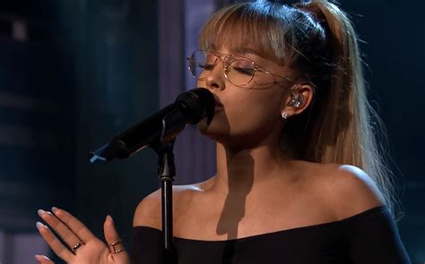 Ariana Grande Gives Epic Jasons Song Performance On The Tonight Show