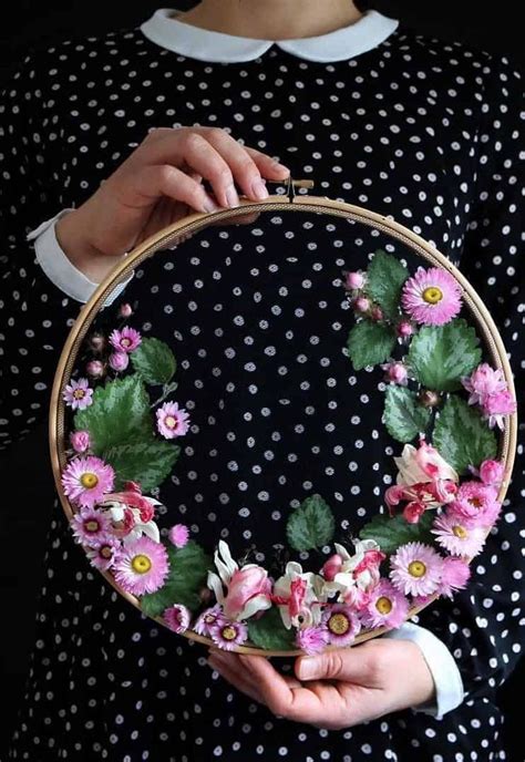 How To Make Embroidery Hoop Art With Dried Flowers Embroidery Hoop