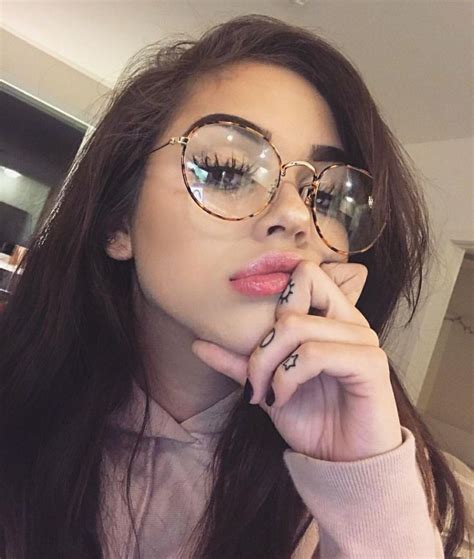 Ig Nataliaamo Girls With Glasses Maggie Lindemann Cute Glasses